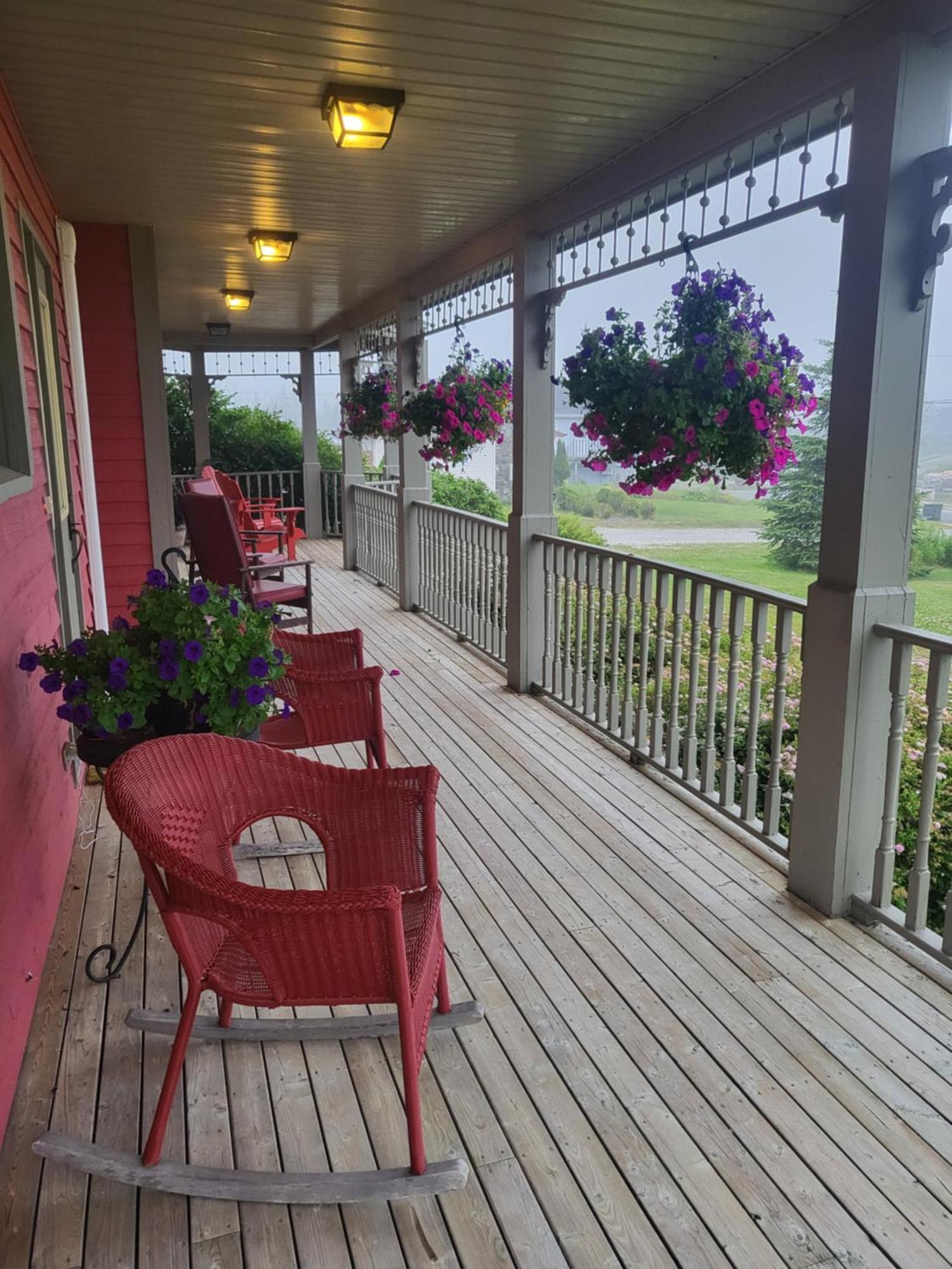 Cranberry Cove Inn Louisbourg Exterior photo