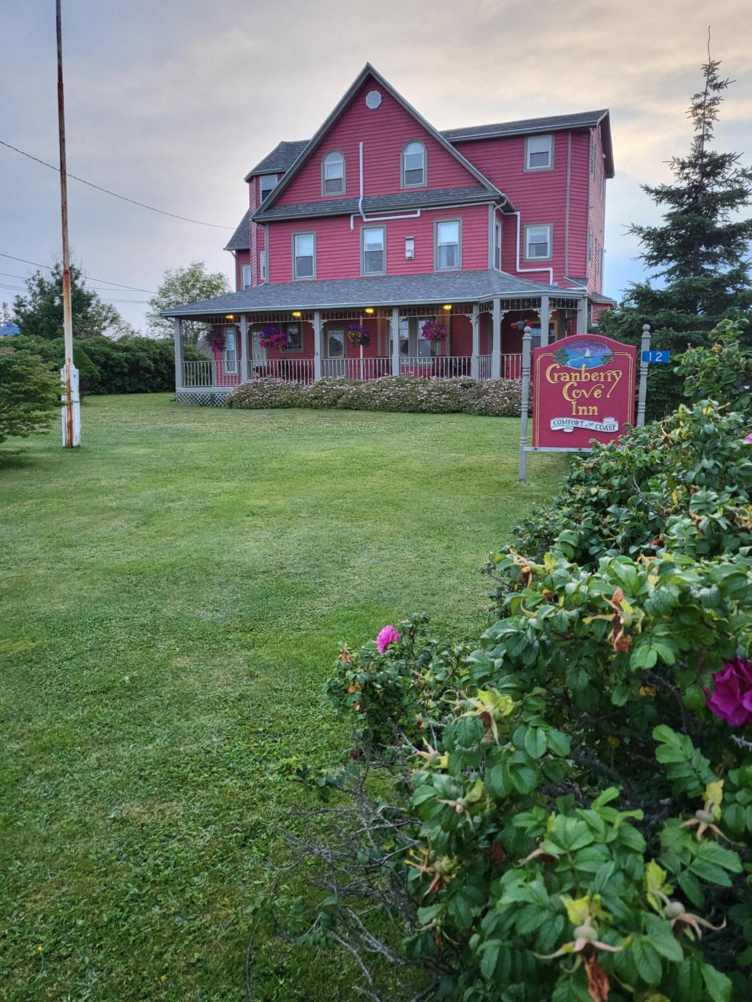 Cranberry Cove Inn Louisbourg Exterior photo